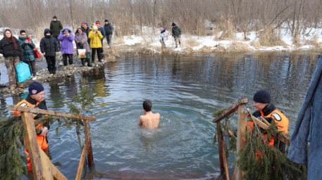 По традиции в Крещенский сочельник в храме Рождества Пресвятой Богородицы состоялась вечерняя служба