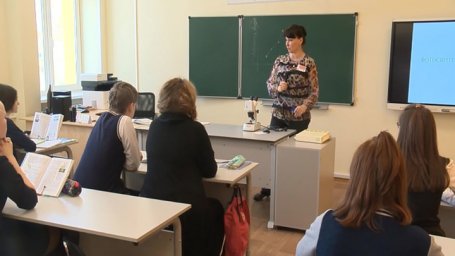 В пяти регионах России испытают новую систему оплаты труда педагогов