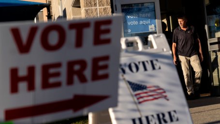 В США открылись первые участки для выборов в Конгресс