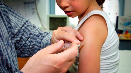 Минздрав уточнил планы по вакцинации детей