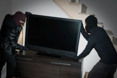 В посёлке Мостовском двое местных жителей украли у знакомых телевизор