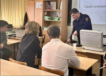 Начальник экспертно-криминалистической группы мостовской полиции познакомил школьников со своей проф
